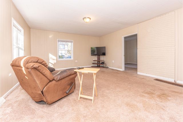 405 Six Mile Road, Whitmore Lake, MI 48189