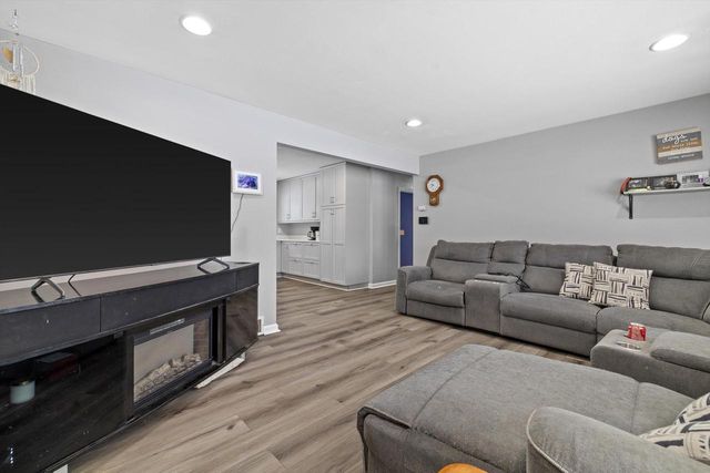 W124S8276 N Cape ROAD, Muskego, WI 53150