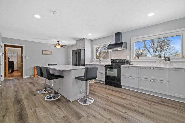 W124S8276 N Cape ROAD, Muskego, WI 53150