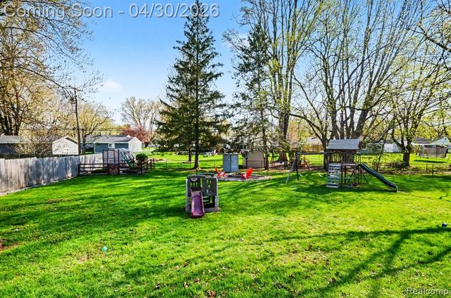 4884 Sundale Drive, Clarkston, MI 48346