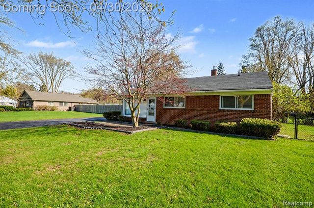 4884 Sundale Drive, Clarkston, MI 48346
