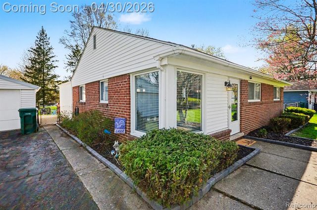 4884 Sundale Drive, Clarkston, MI 48346