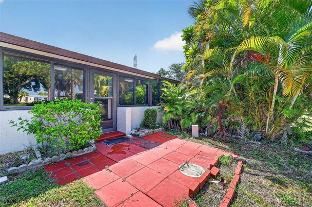 1211 11TH CIRCLE SE, Largo, FL 33771
