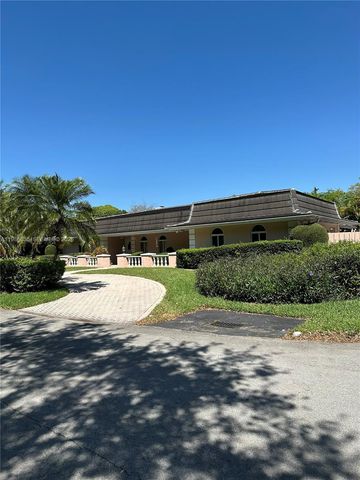 10805 SW 128th Ter, Miami, FL 33176