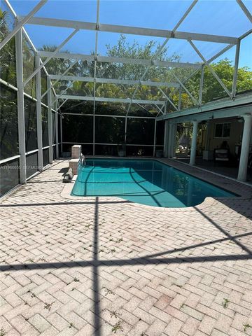 10805 SW 128th Ter, Miami, FL 33176