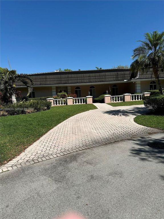 10805 SW 128th Ter, Miami, FL 33176