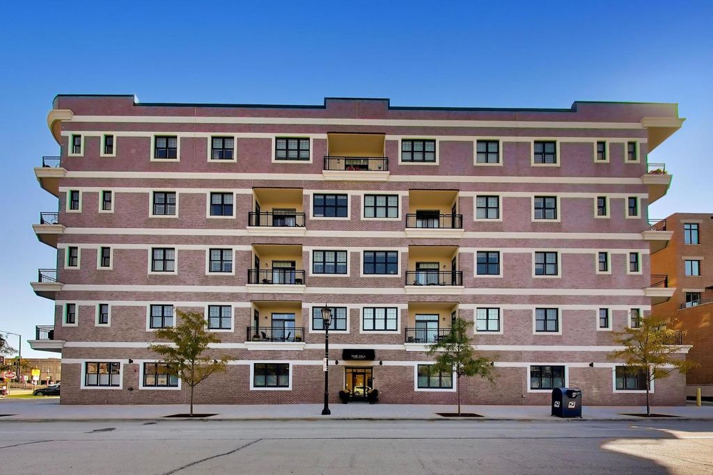 105 S Cottage Hill Avenue 405, Elmhurst, IL 60126 — exterior