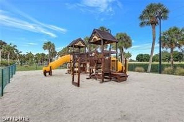 124 SANTA CLARA DR 15, Naples, FL 34104
