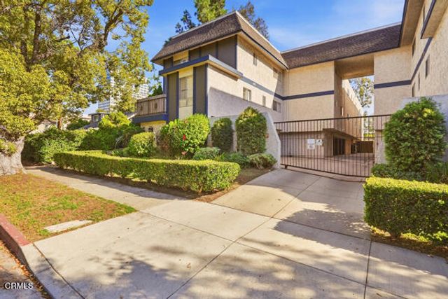 408 Burchett Street 11, Glendale, CA 91203