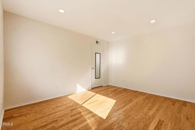 408 Burchett Street 11, Glendale, CA 91203
