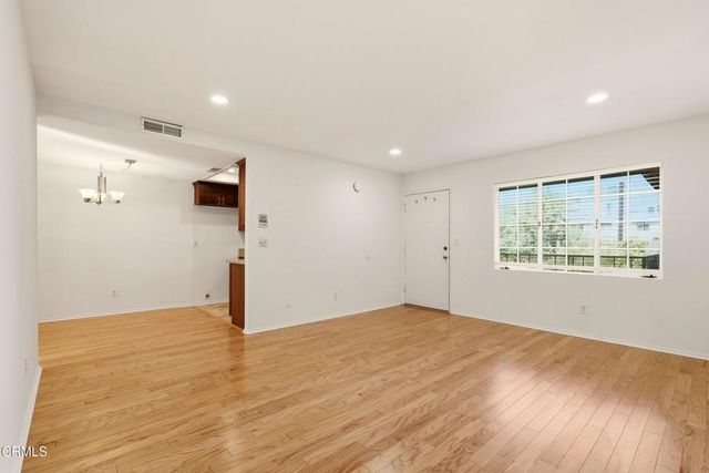 408 Burchett Street 11, Glendale, CA 91203