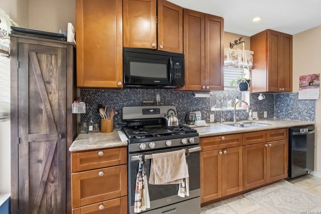 114 SMALLWOOD DR, San Antonio, TX 78210