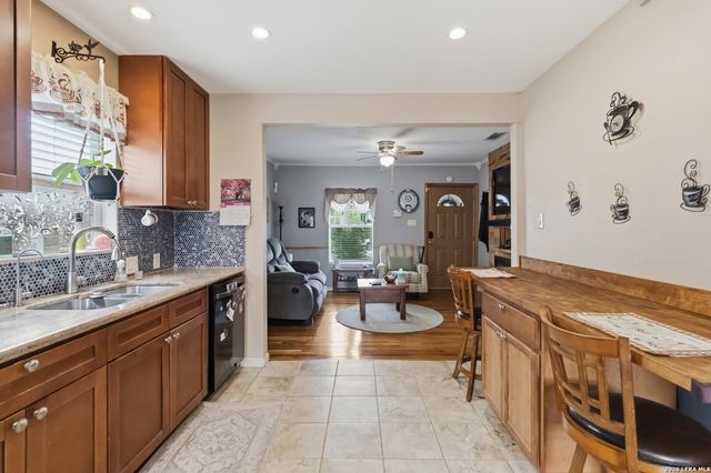114 SMALLWOOD DR, San Antonio, TX 78210
