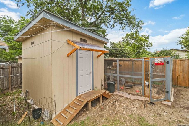 114 SMALLWOOD DR, San Antonio, TX 78210