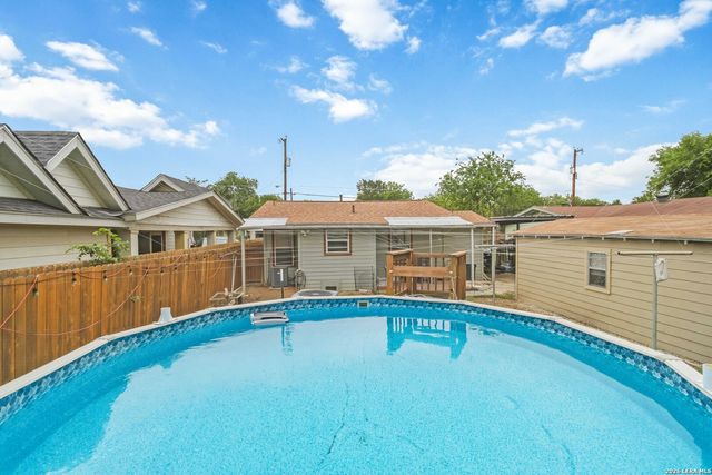 114 SMALLWOOD DR, San Antonio, TX 78210