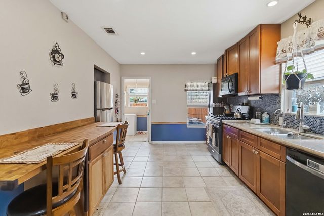 114 SMALLWOOD DR, San Antonio, TX 78210