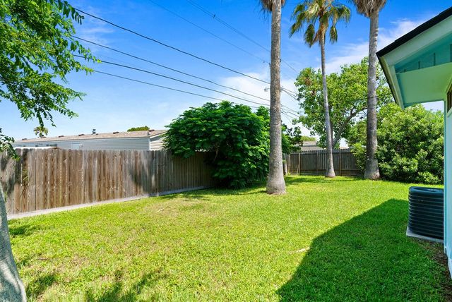 1134 Harbor Village Dr, Corpus Christi, TX 78412
