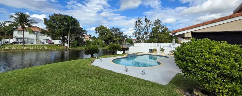 13431 NW 5th Pl, Plantation, FL 33325