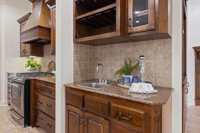 104 La Quinta Court, Broussard, LA 70518