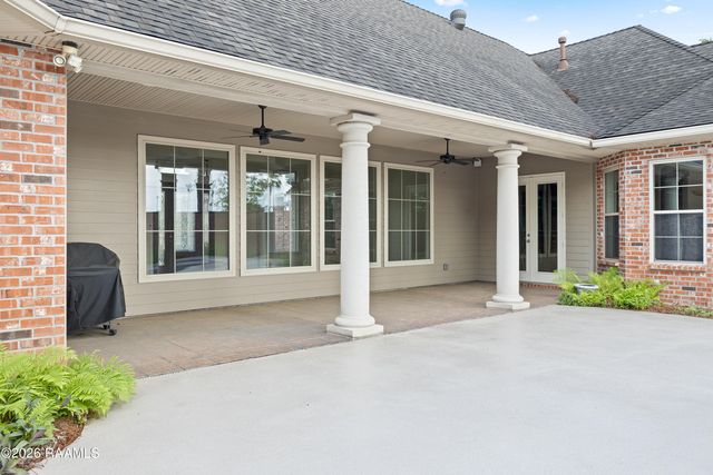 104 La Quinta Court, Broussard, LA 70518