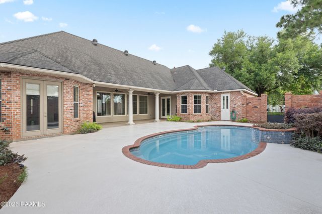 104 La Quinta Court, Broussard, LA 70518