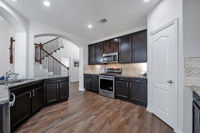 405 W Bend Drive, League City, TX 77573