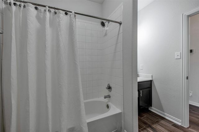 405 W Bend Drive, League City, TX 77573