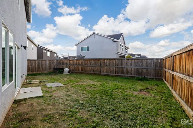 3303 Rustic Woods Lane, Shafter, CA 93263