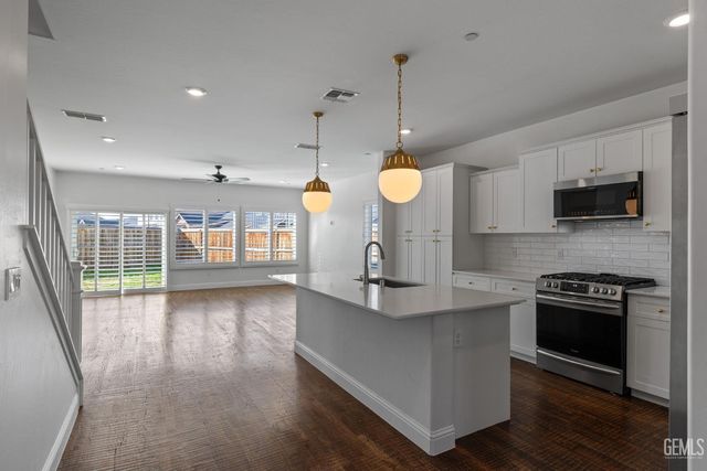 3303 Rustic Woods Lane, Shafter, CA 93263