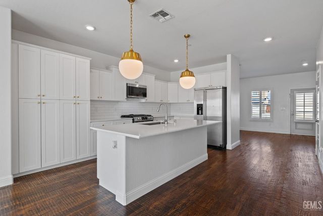 3303 Rustic Woods Lane, Shafter, CA 93263