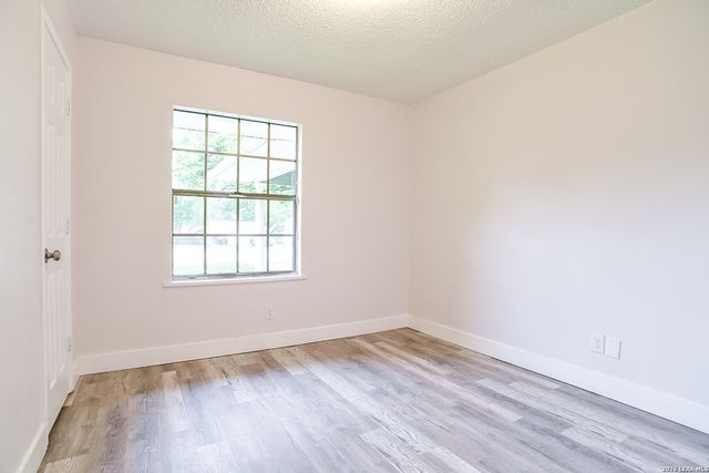 1225 W Coll, New Braunfels, TX 78130
