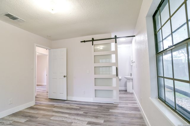 1225 W Coll, New Braunfels, TX 78130