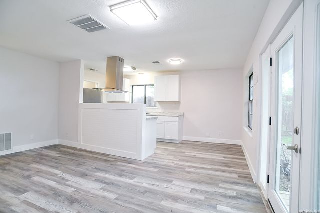 1225 W Coll, New Braunfels, TX 78130