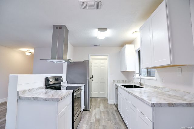 1225 W Coll, New Braunfels, TX 78130