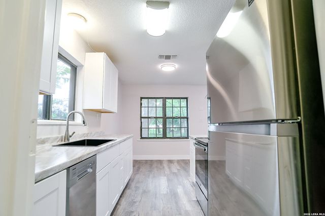 1225 W Coll, New Braunfels, TX 78130