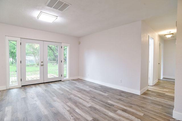 1225 W Coll, New Braunfels, TX 78130