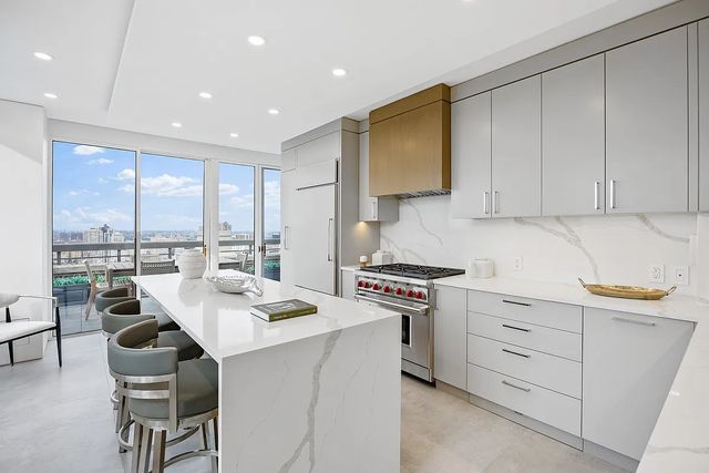 422 E 72nd Street 37AD, New York City, NY 10021