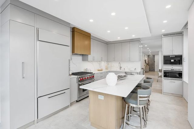 422 E 72nd Street 37AD, New York City, NY 10021