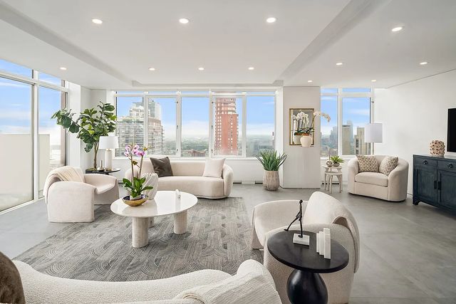 422 E 72nd Street 37AD, New York City, NY 10021