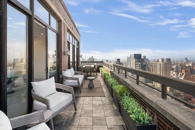 422 E 72nd Street 37AD, New York City, NY 10021