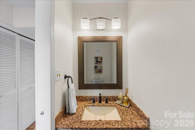 7020 Valley Haven Drive, Charlotte, NC 28211