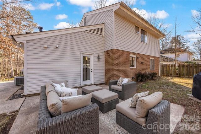 7020 Valley Haven Drive, Charlotte, NC 28211