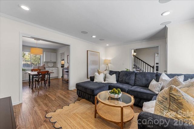 7020 Valley Haven Drive, Charlotte, NC 28211