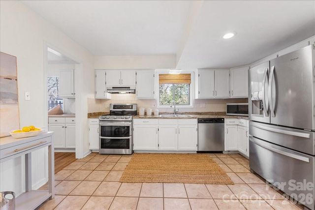 7020 Valley Haven Drive, Charlotte, NC 28211