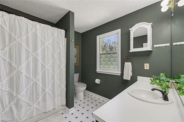 1185 Lamont Drive, Winston-salem, NC 27103