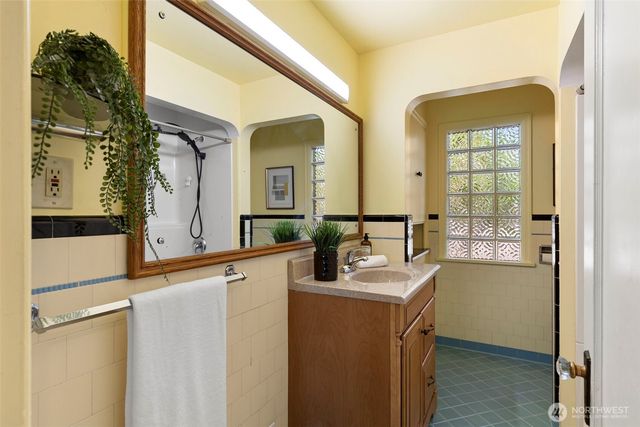 2425 N Wycoff Avenue, Bremerton, WA 98312