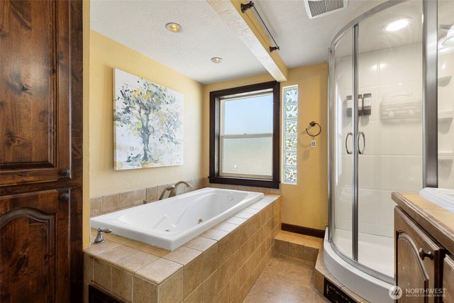 2425 N Wycoff Avenue, Bremerton, WA 98312
