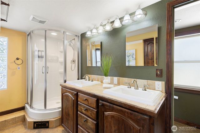 2425 N Wycoff Avenue, Bremerton, WA 98312