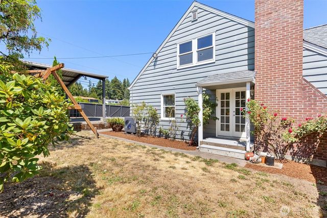 2425 N Wycoff Avenue, Bremerton, WA 98312