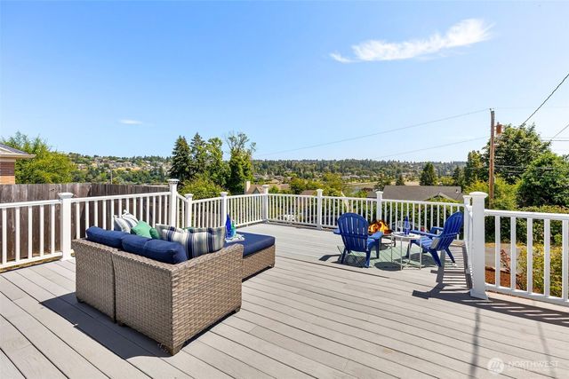 2425 N Wycoff Avenue, Bremerton, WA 98312